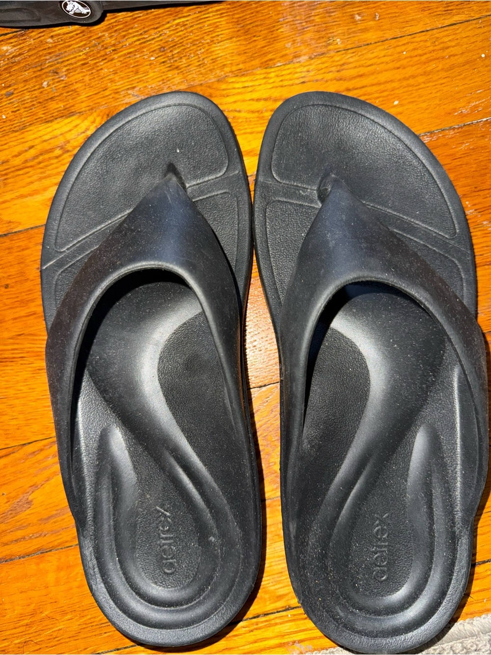 Aetrex Black Men’s Contour Footbed Flip-Flops